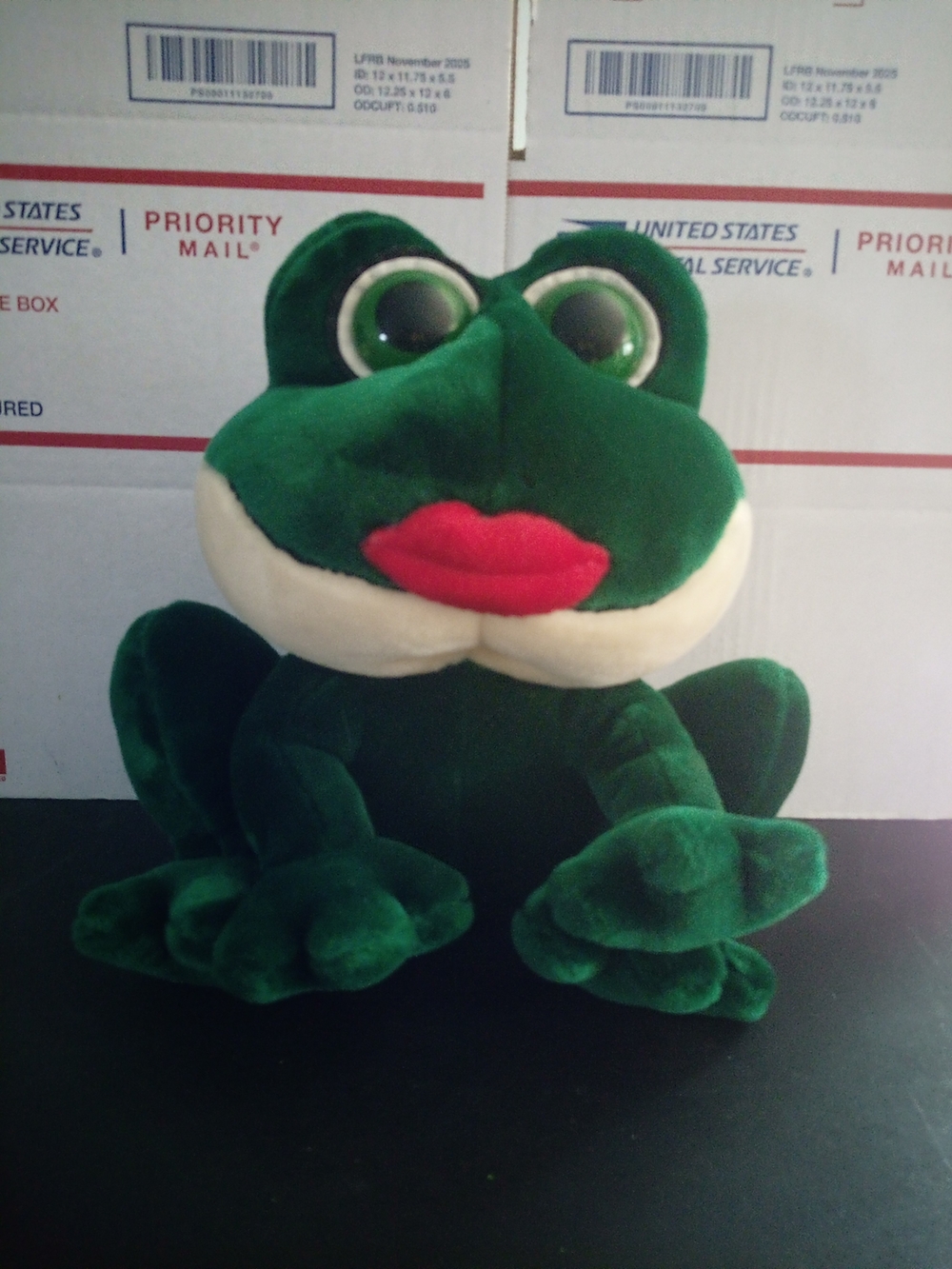 Vintage Smooches Green Plush Frog Stuffed Toy With Lips - Works